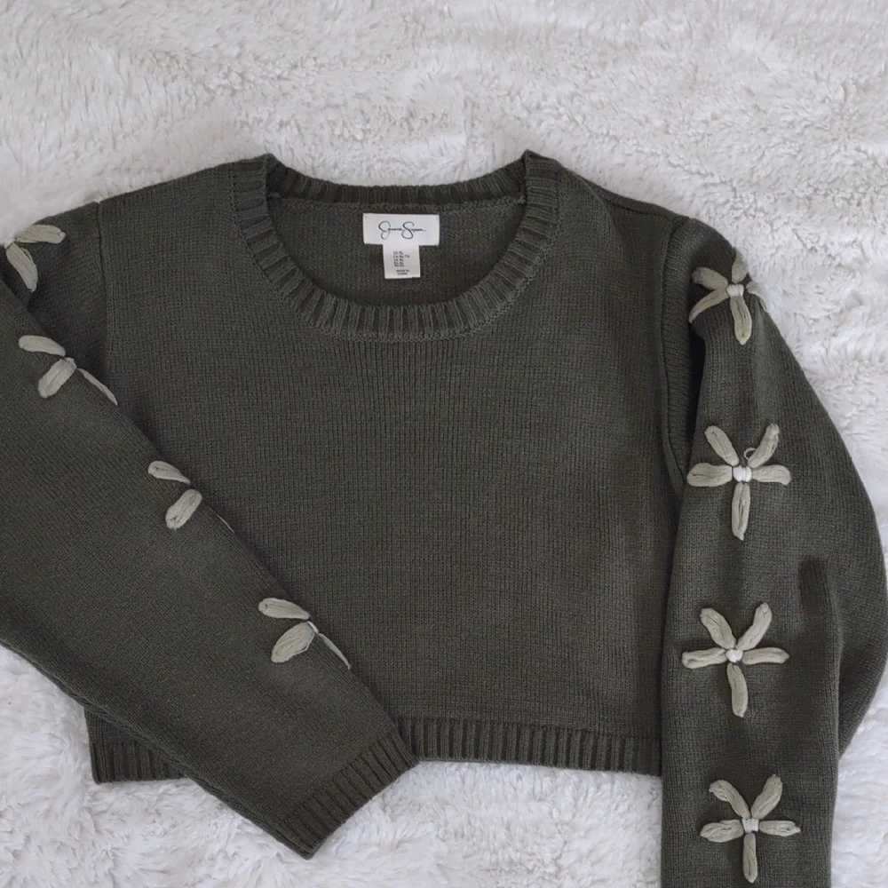 JESSICA SIMPSON, Size XL Green Sweater with Floral Sleeve Design - Picture 16 of 17